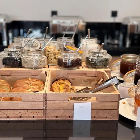 Hotel Angela Downtown 3*