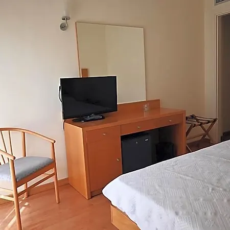 Hotel Angela Downtown 3*
