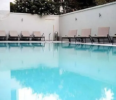 فندق Angela Downtown 3*